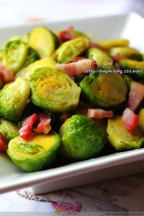 Finished dish photo of Stir-fried Brussels Sprouts with Bacon