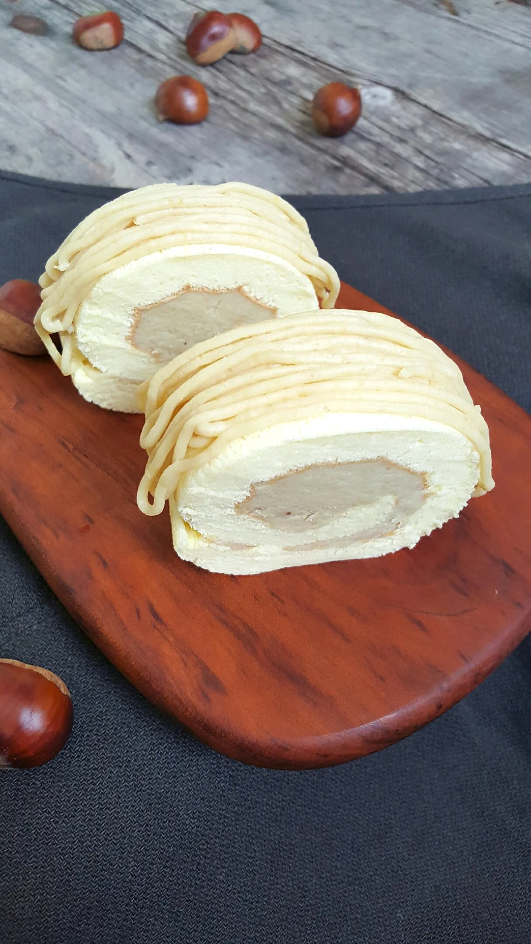 밤 롤케이크의 완성된 요리 사진