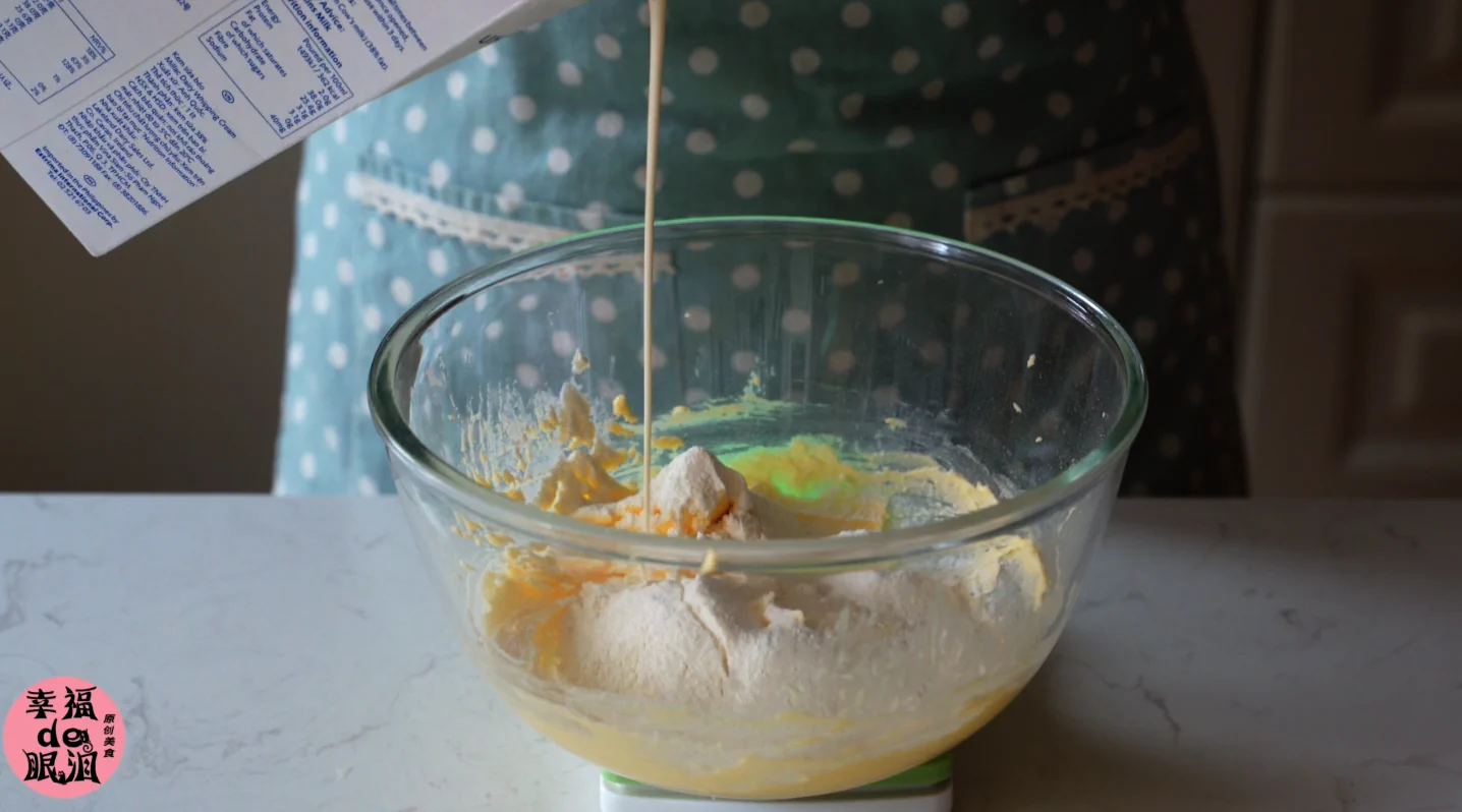Dicen que este es el bollo de piña con mantequilla favorito de Chow Yun‑Fat. ¡Un vídeo ultradetallado sobre cómo preparar este bollo que lamentarás haberte perdido! - Step 16