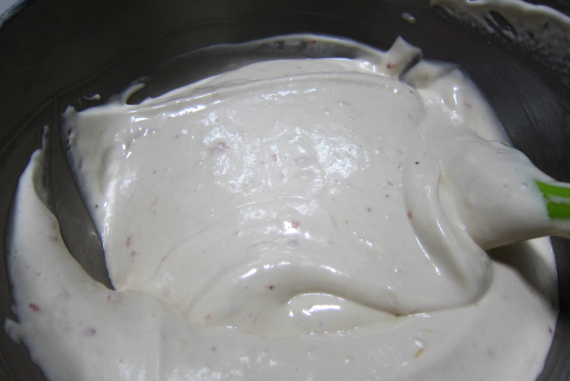 Suave y esponjoso – bizcocho chiffon con mermelada de fresa - Step 10