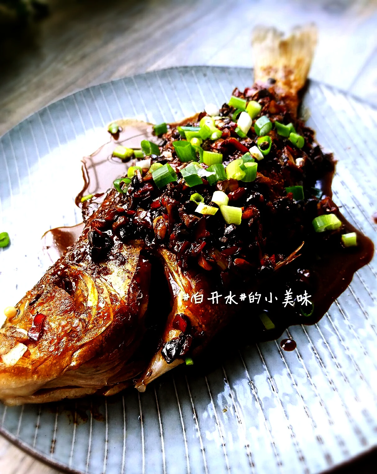 Foto del plato terminado de Lubina estofada en seco
