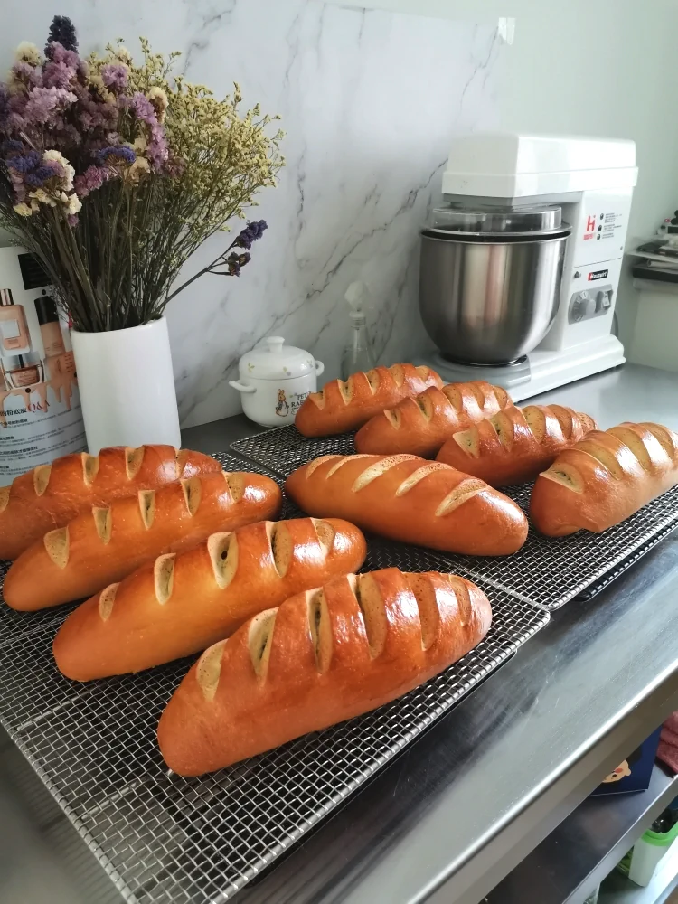 新疆黑麦大列巴的成品展示图