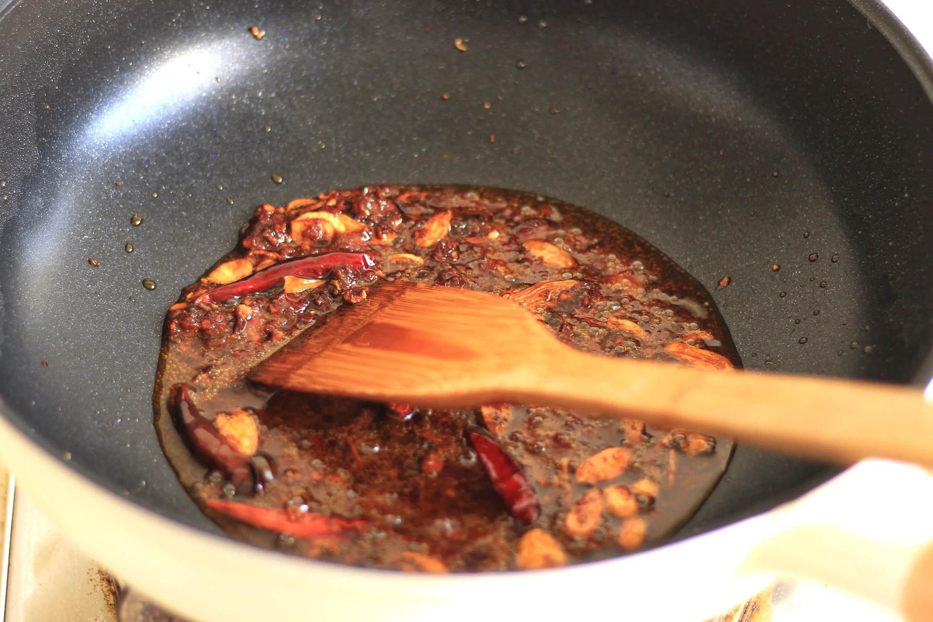 Mi cocina Light-&-Luxe: dados de raíz de loto con chile - Step 4