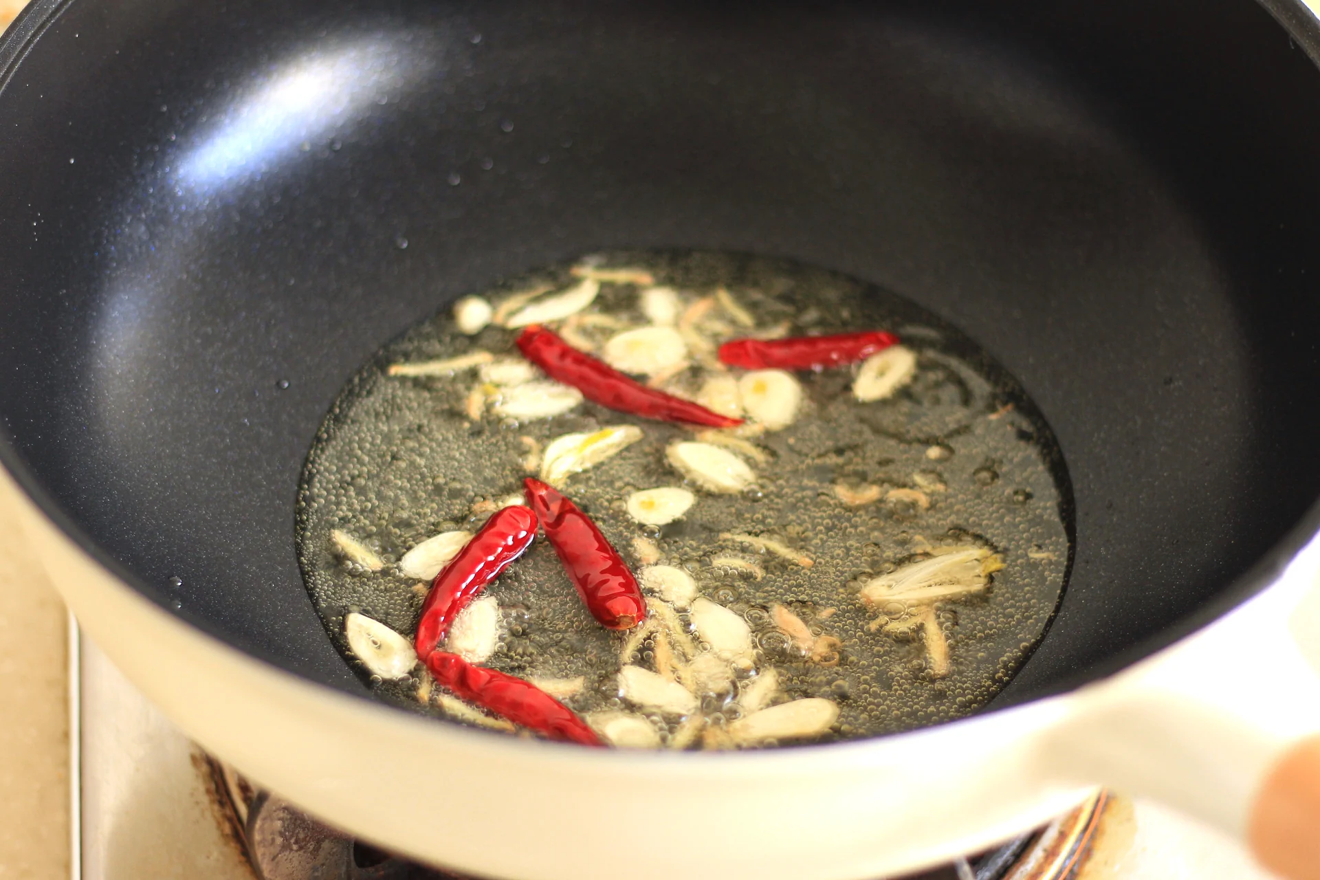 Mi cocina Light-&-Luxe: dados de raíz de loto con chile - Step 3