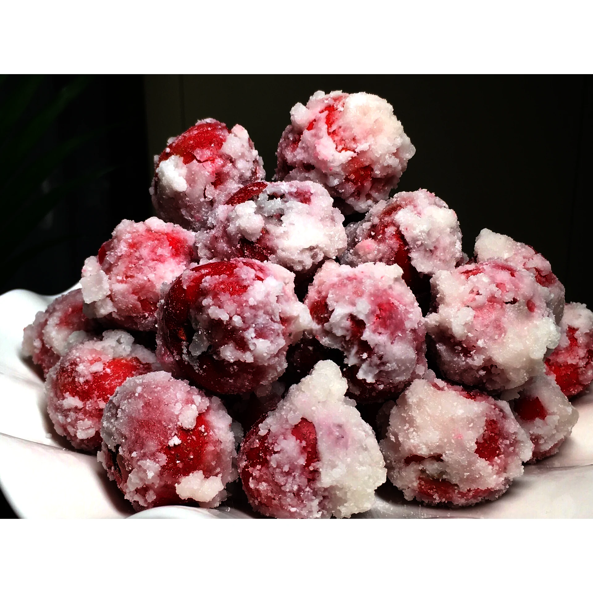 Fertiggestelltes Gericht von Schneebälle mit Weißdorn