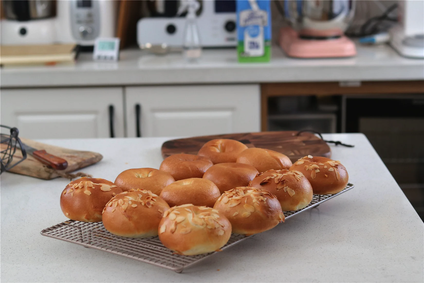 Bagels básicos de leche y bagels con pasta dulce de judías y queso crema - Step 21