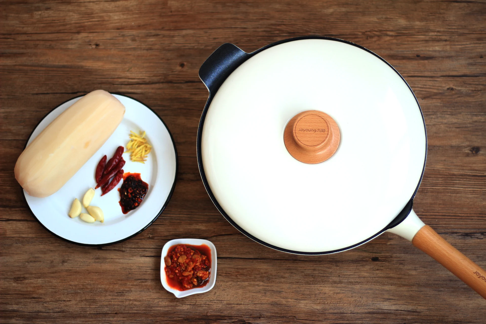 Mi cocina Light-&-Luxe: dados de raíz de loto con chile - Step 1