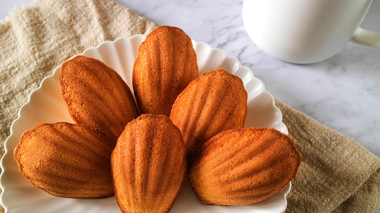 Fertiggestelltes Gericht von Madeleines au citron - Knusprig und weich