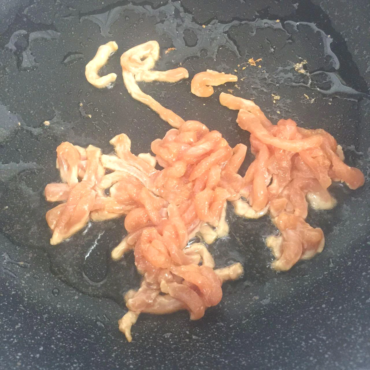 Plato favorito de la infancia en Bengbu: tallarines de judía mungo salteados con cerdo en tiras finas - Step 6