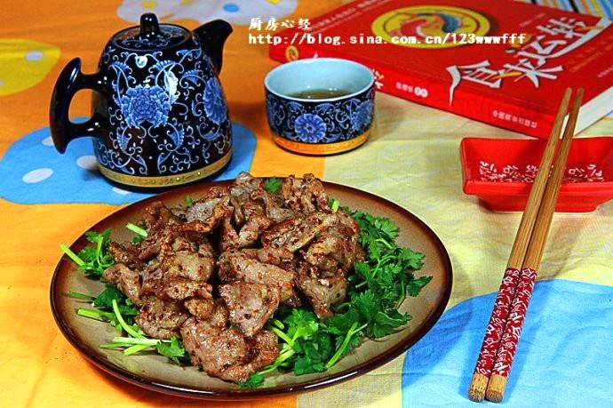 Fertiggestelltes Gericht von Lamm mit Kreuzkümmel