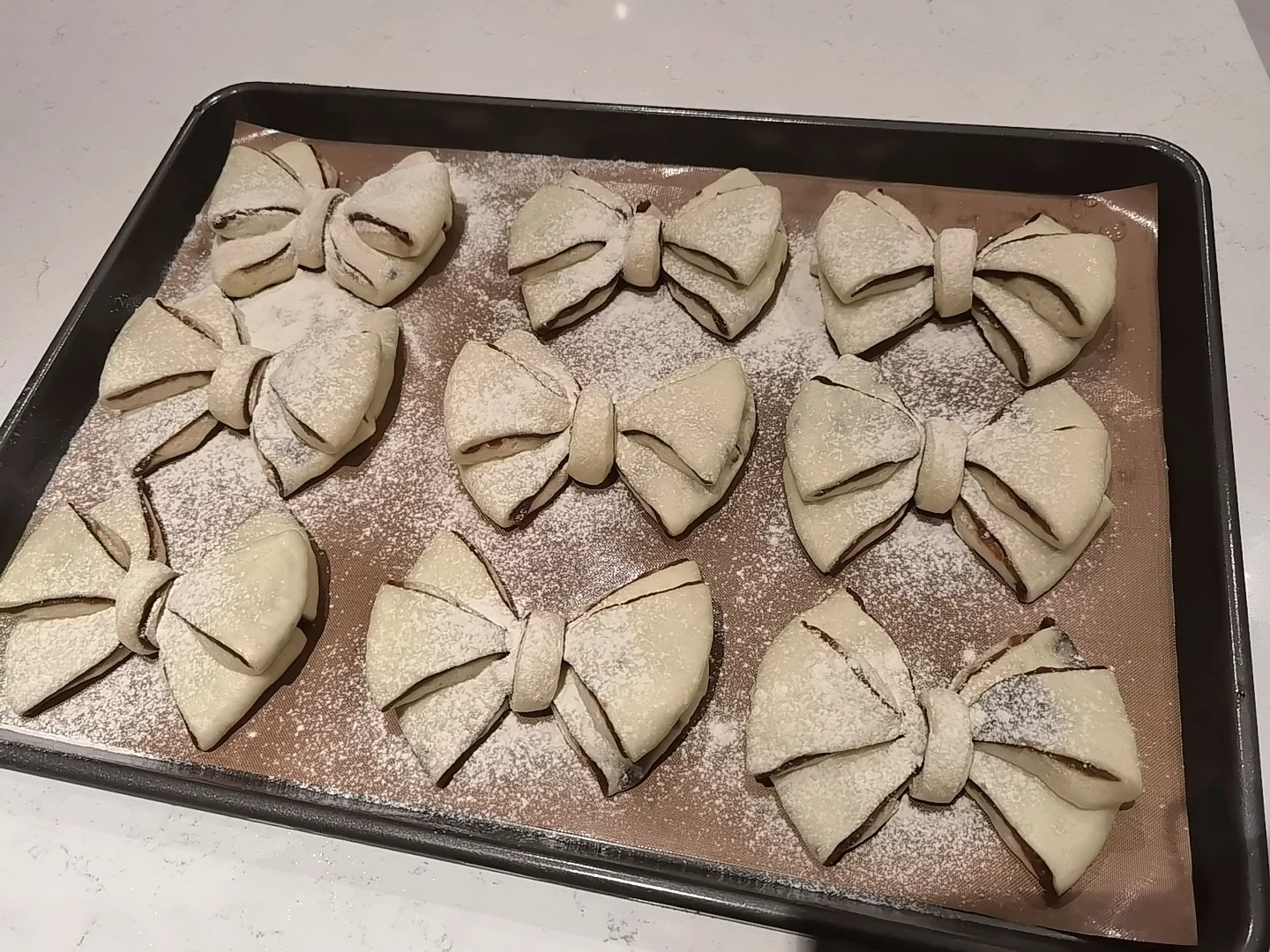 Bonitos y deliciosos panecillos en forma de lazo 🎀 con pasta de judías rojas - Step 18
