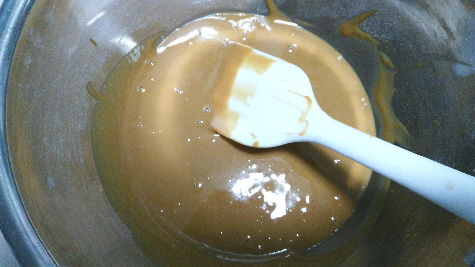 Sabor mejorado: chiffon de café y Baileys (molde rectangular de 17‑18 cm con chimenea) - Step 5
