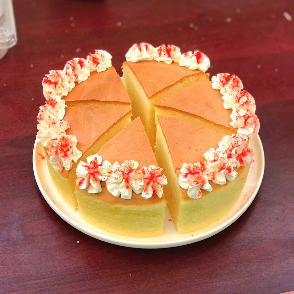 懐かしいヴィンテージケーキ（8インチ）の完成品の写真