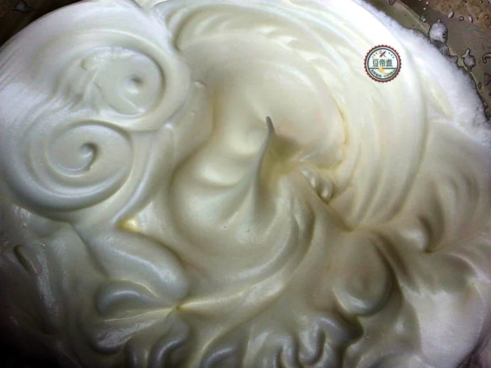 Pastel de bizcocho con arándanos rojos (Chiffon Cake) - Step 6