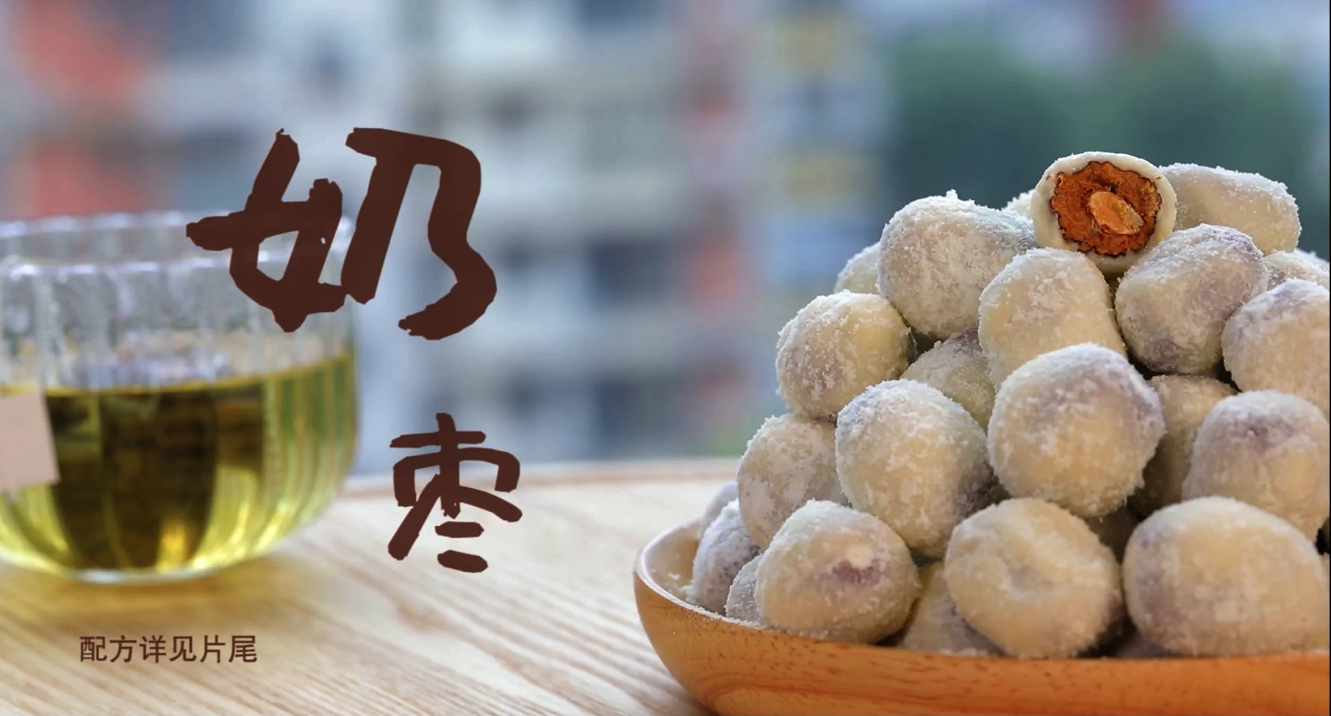 Fertiggestelltes Gericht von Viral leckerer Snack - Datteln mit milchiger und Kokosgeschmack