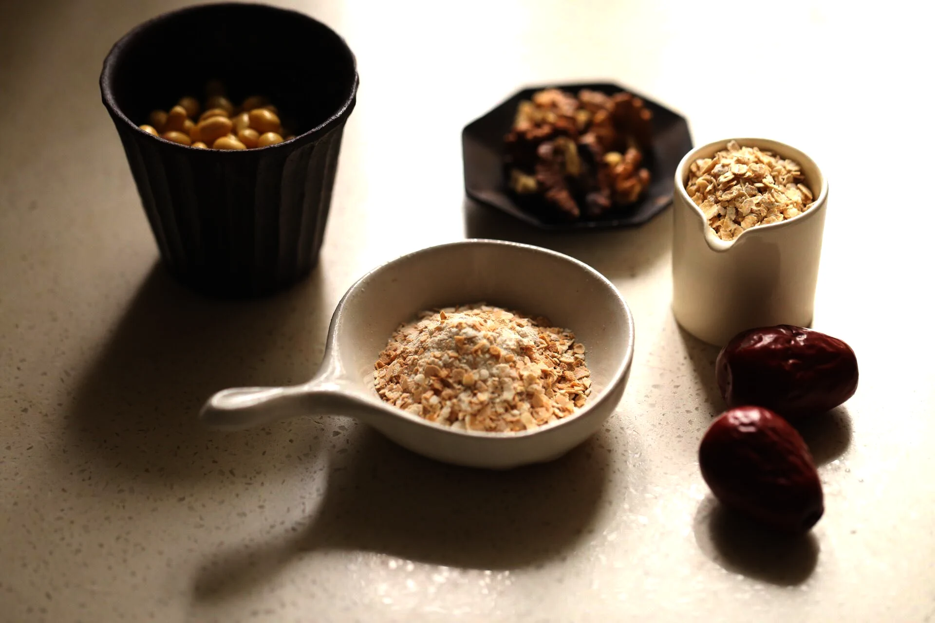 [Felicidad en familia] Desayuno de Año Nuevo: leche de soja con avena y nueces - Step 1