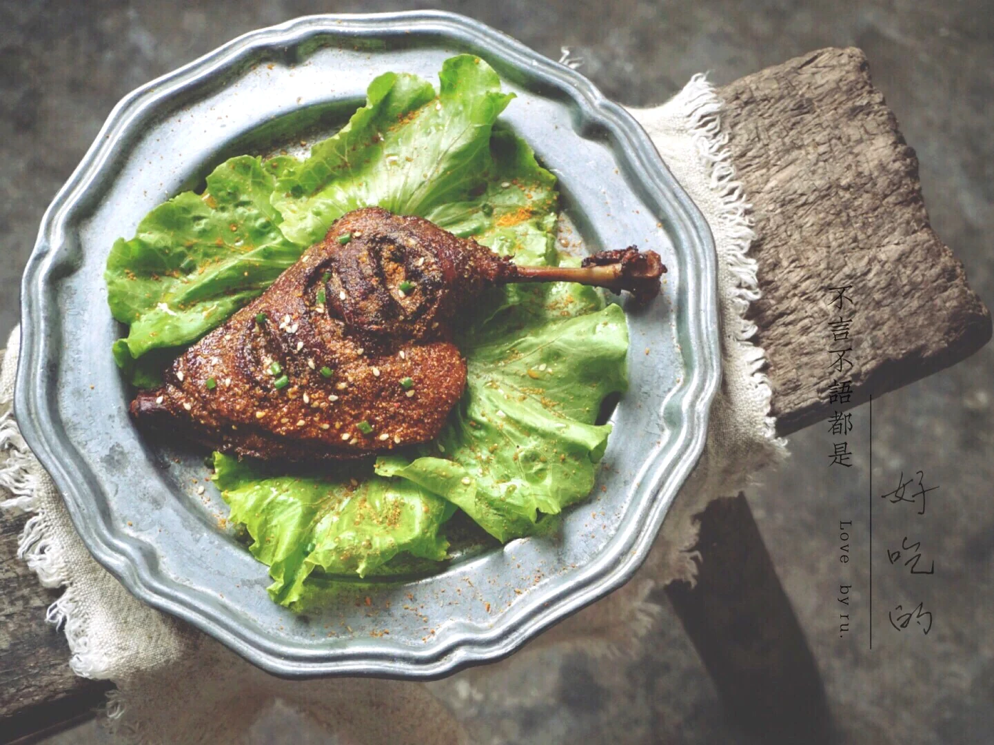 Fertiggestelltes Gericht von Geröstete Entenkeule