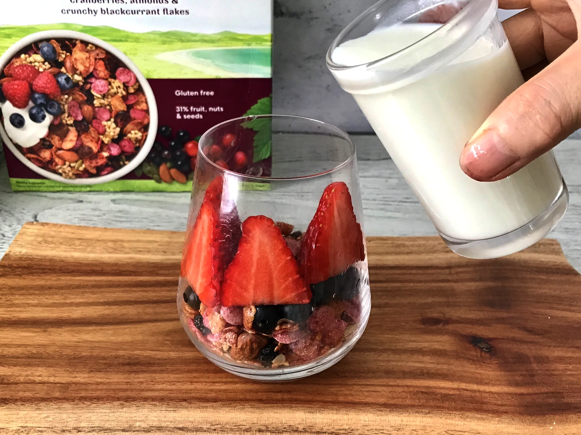 Postre delicioso, saludable y rápido: trifle de muesli y yogur de belleza de Vogel’s - Step 5