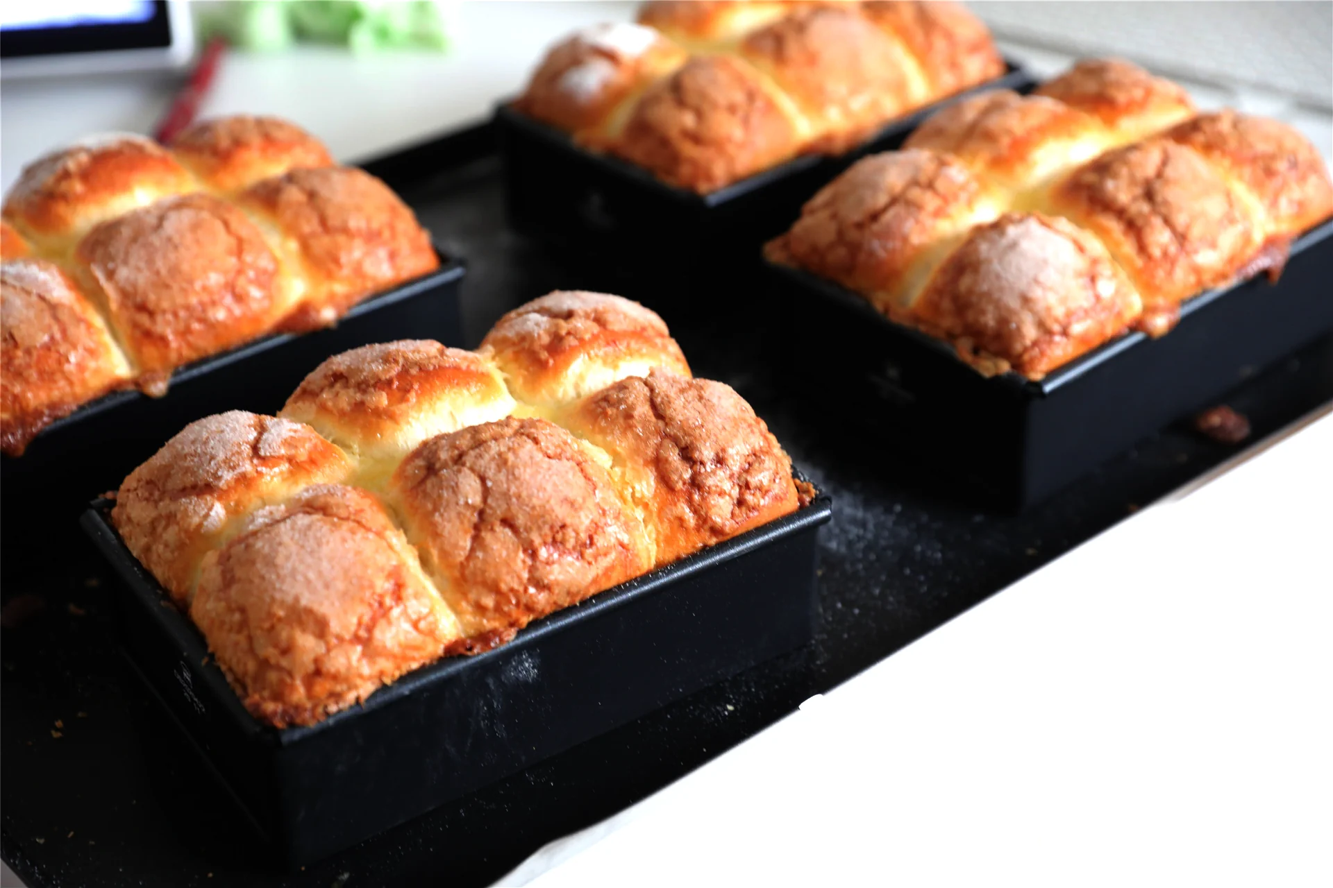 Fertiggestelltes Gericht von Lila Reisbrot mit Kokosnuss