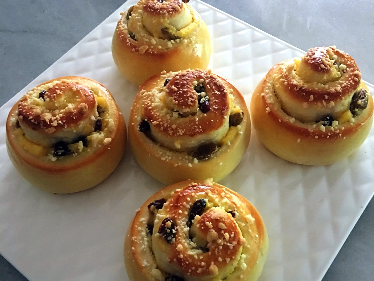 Bollitos pequeños con arándanos rojos y pasas - Step 10