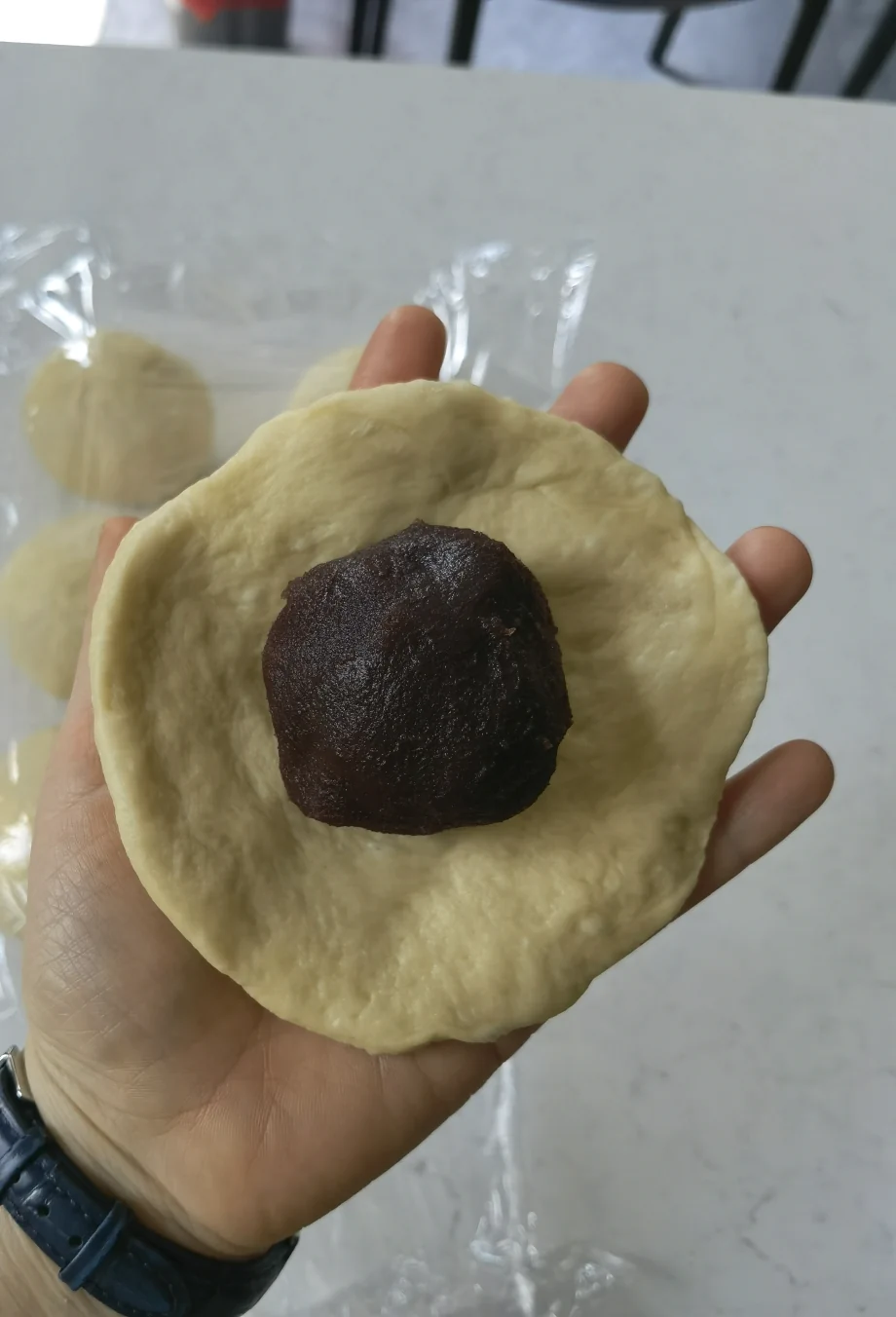 Bonitos y deliciosos panecillos en forma de lazo 🎀 con pasta de judías rojas - Step 8