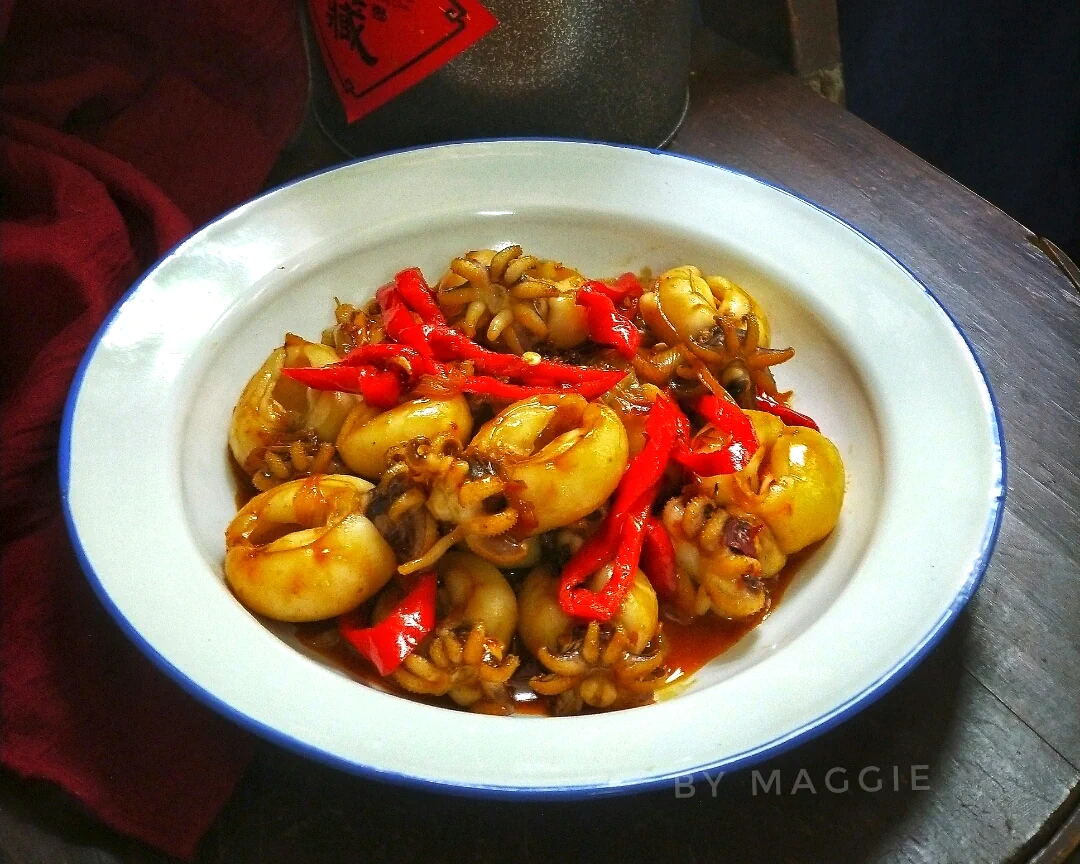 豆瓣酱爆墨鱼仔的成品展示图