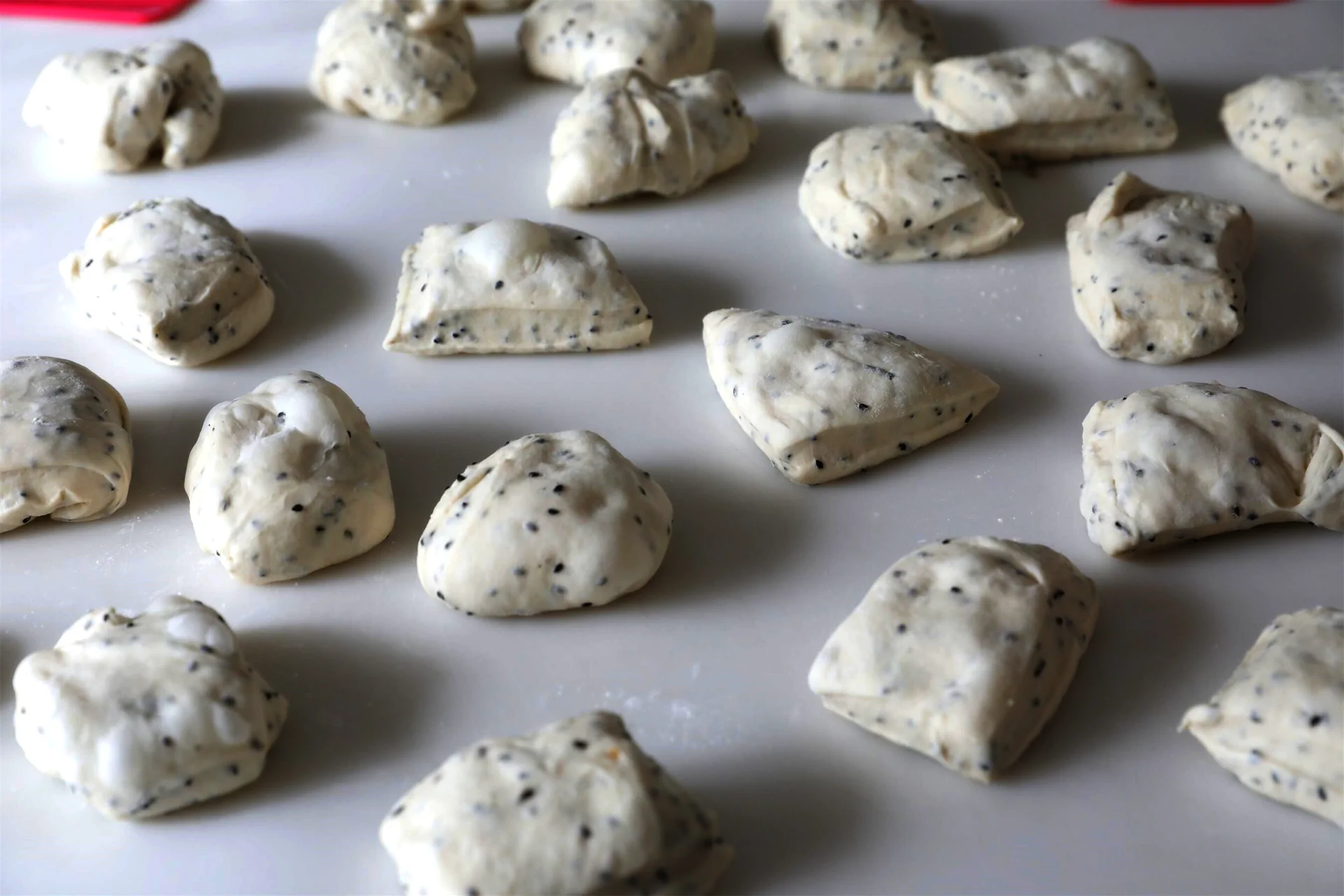 Pan de hojaldre salado con sésamo negro - Step 6