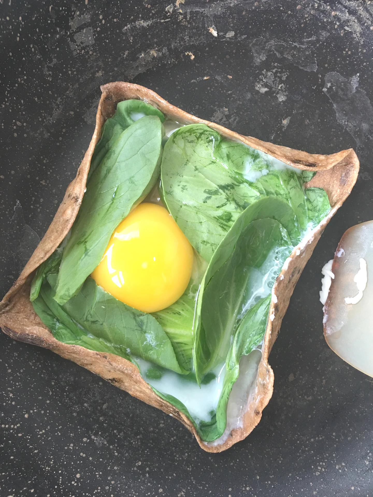 Wrap integral cuadrado con huevo cremoso — Galette que “abraza” el huevo [Base saludable] - Step 4