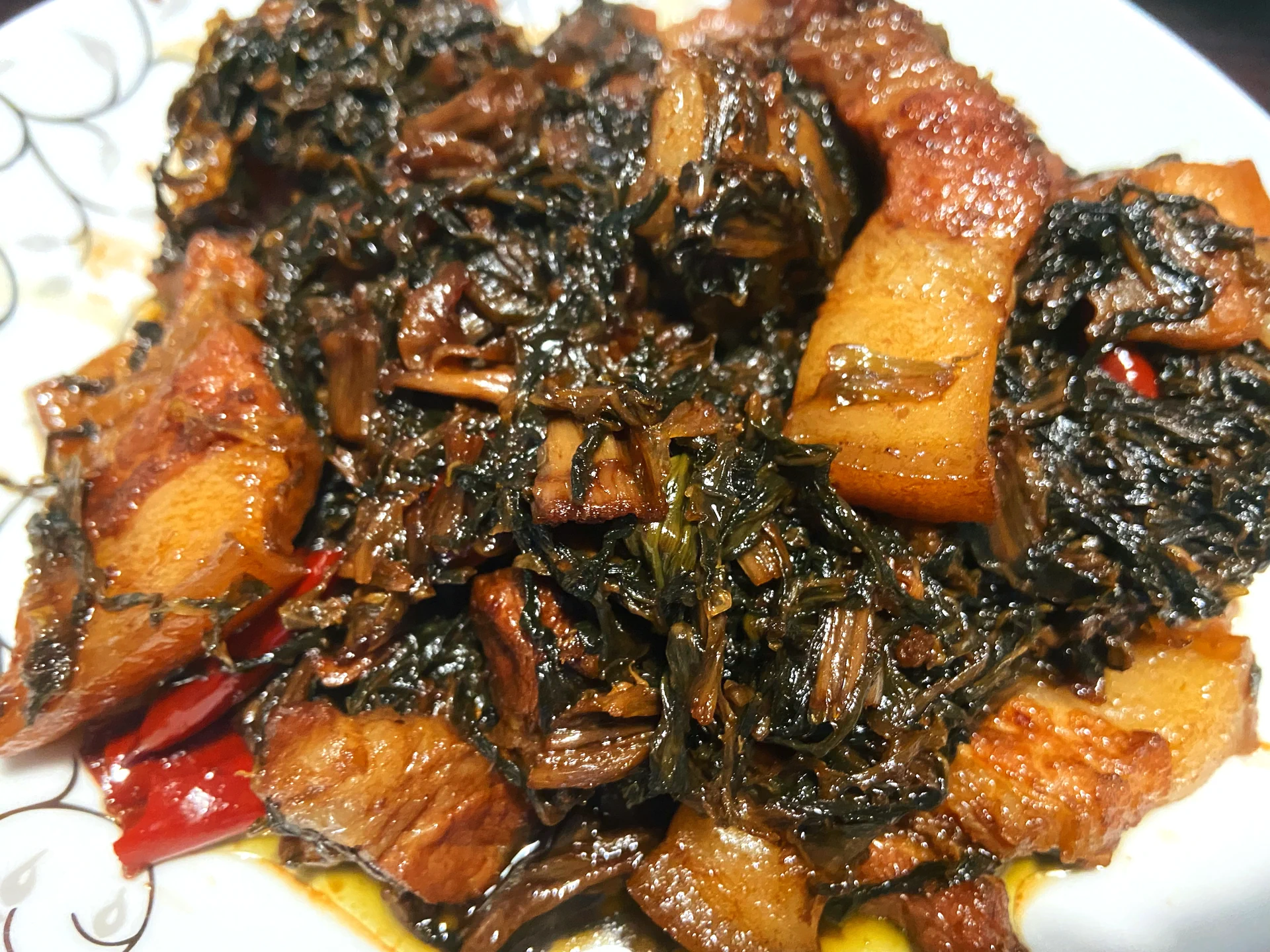 Foto del plato terminado de Asombroso Cerdo Estofado con Mostaza Encurtida