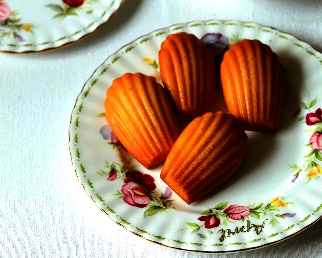 Foto del plato terminado de Madeleines con vainilla y limón