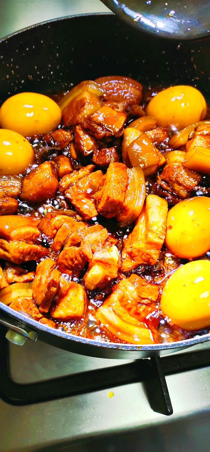 Foto del plato terminado de Tan fácil que incluso su hijo puede hacerlo【Cerdo guisado】¡sin una gota de aceite! Perfecto para una comida festiva.