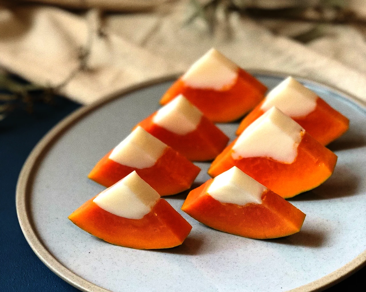 Fertiggestelltes Gericht von Milchpudding mit Papaya | Genießen Sie einen erfrischenden Nachmittag