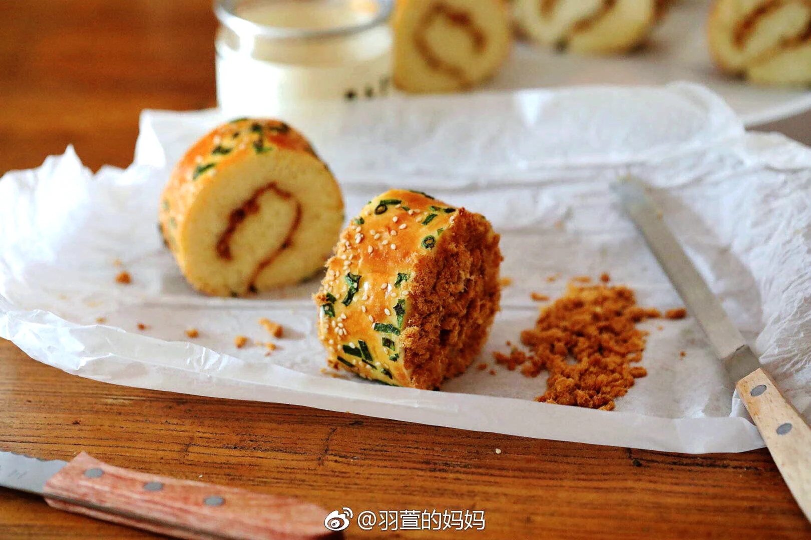 Roti Gulung Serat Pangan dengan Daun Bawang dan Abon Babi - Step 14