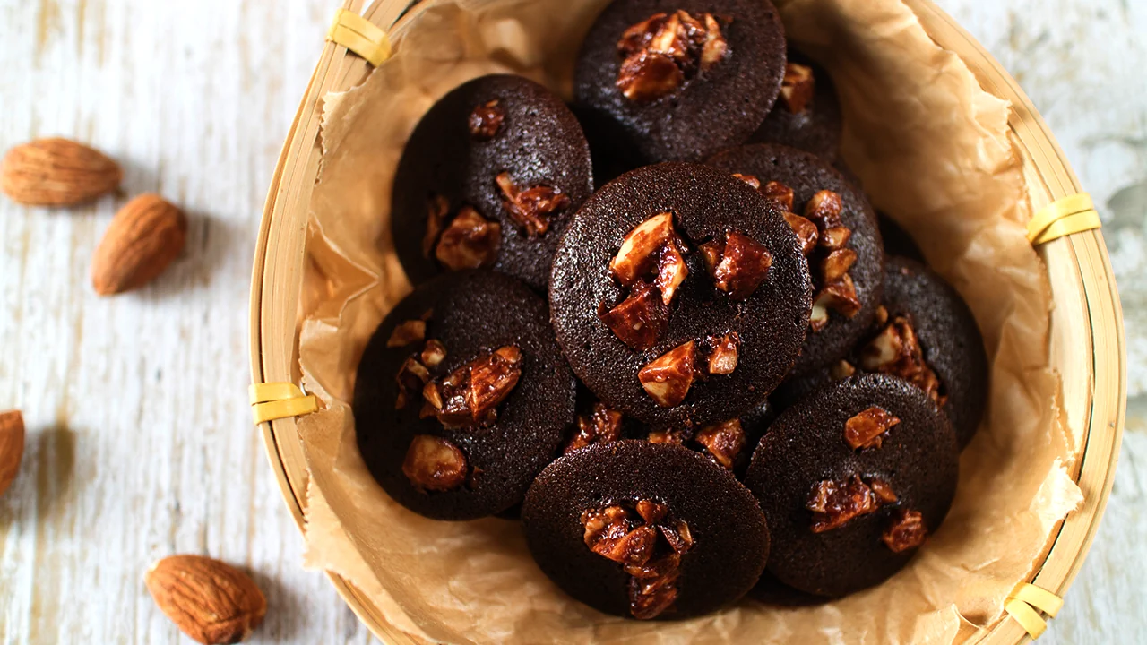 Finished dish photo of Ultra-Popular Nut Chocolate Crisps