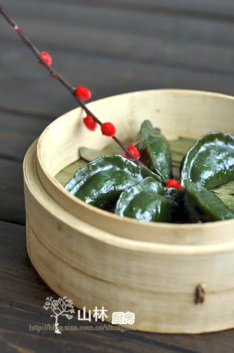Foto do prato finalizado de Bolinhos de Arroz de Qingming de Jiangxi