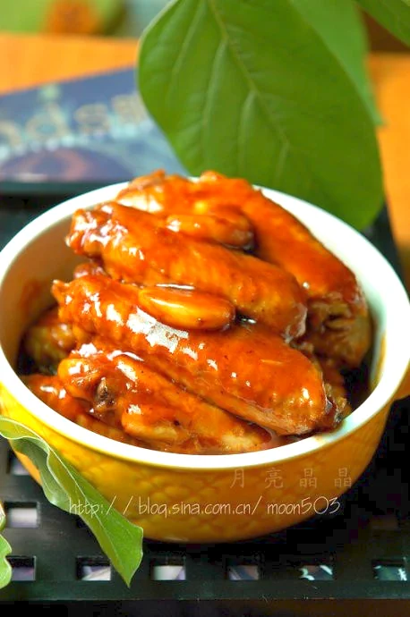 닭 날개 중간 부위 토마토 케찹 조림의 완성된 요리 사진