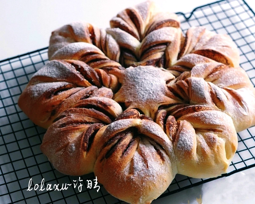 Foto del plato terminado de Pan de copos de nieve navideño