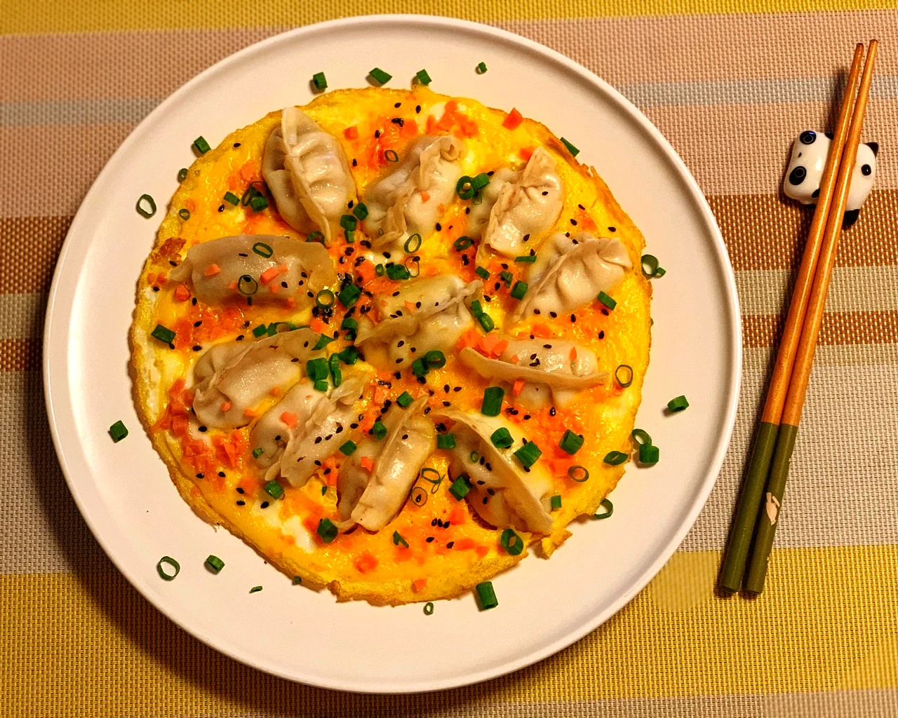 Foto do prato finalizado de Raviolis fritos com ovos perfeitos (versão congelada) 🥟