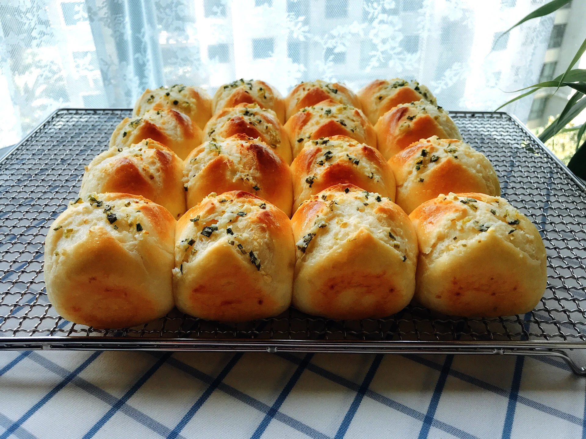 Finished dish photo of Butter Garlic Mini Bread