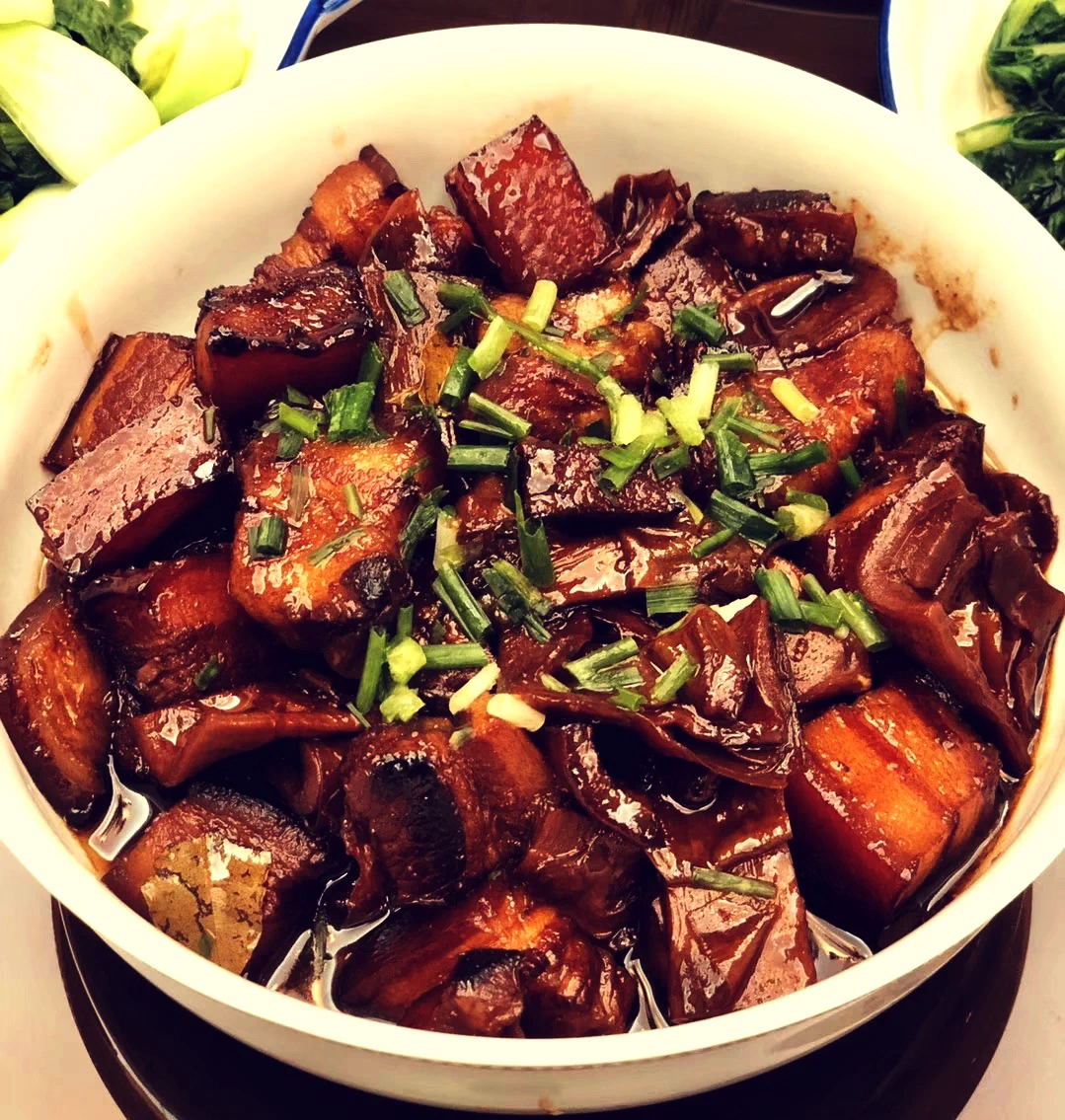 Photo du plat fini de Poitrine de porc braisée avec pousses de bambou