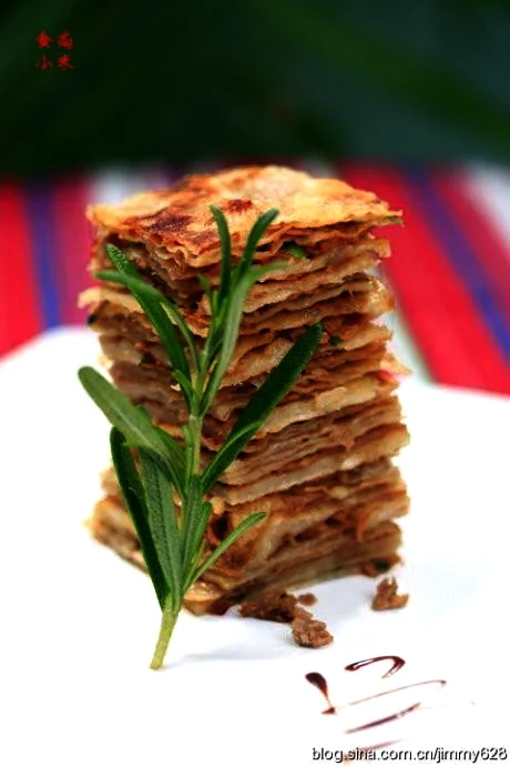 Foto do prato finalizado de Galette folhada recheada com carne