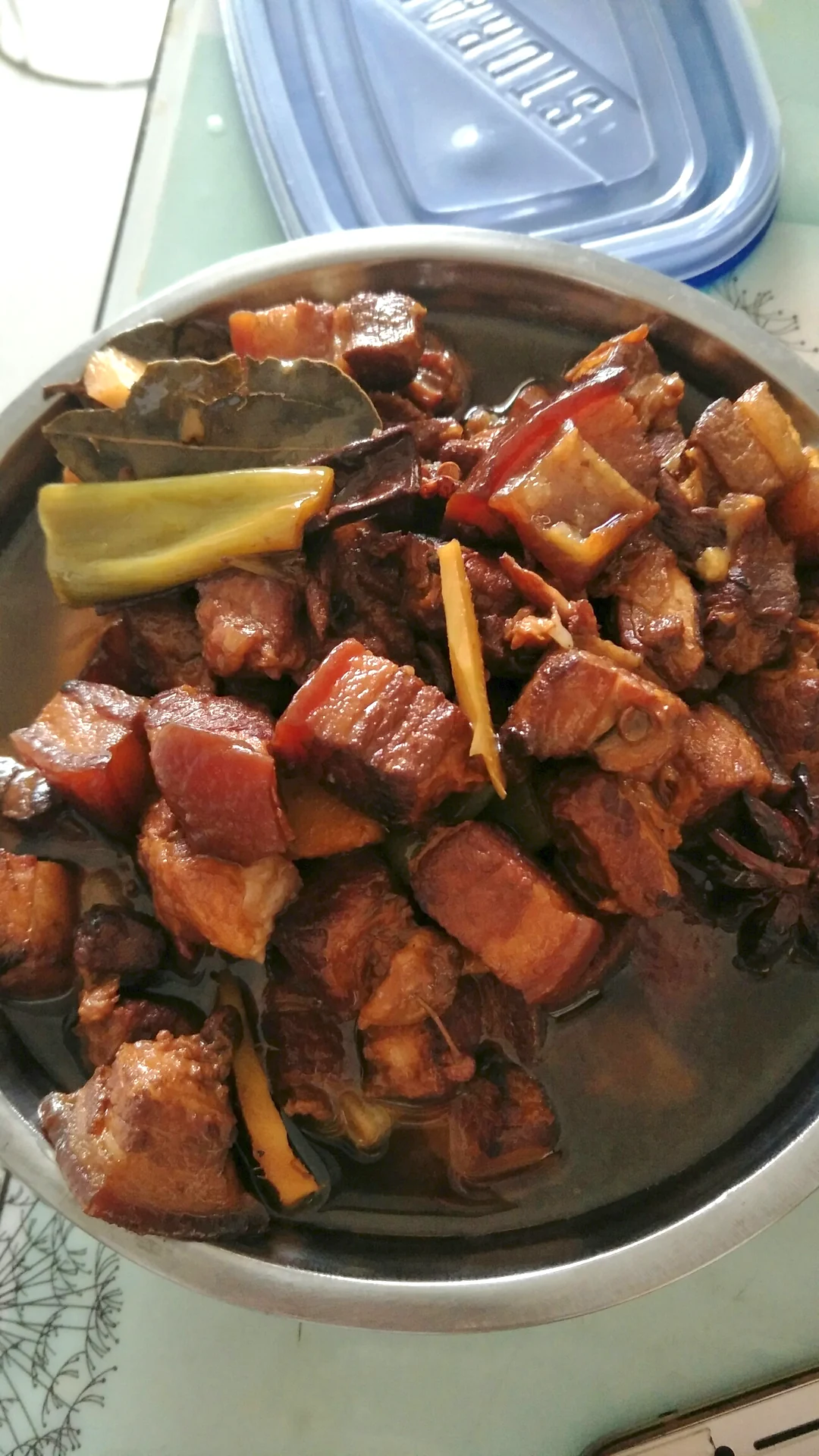 Foto del plato terminado de Rebanadas de panceta de cerdo estofadas (versión olla a presión)