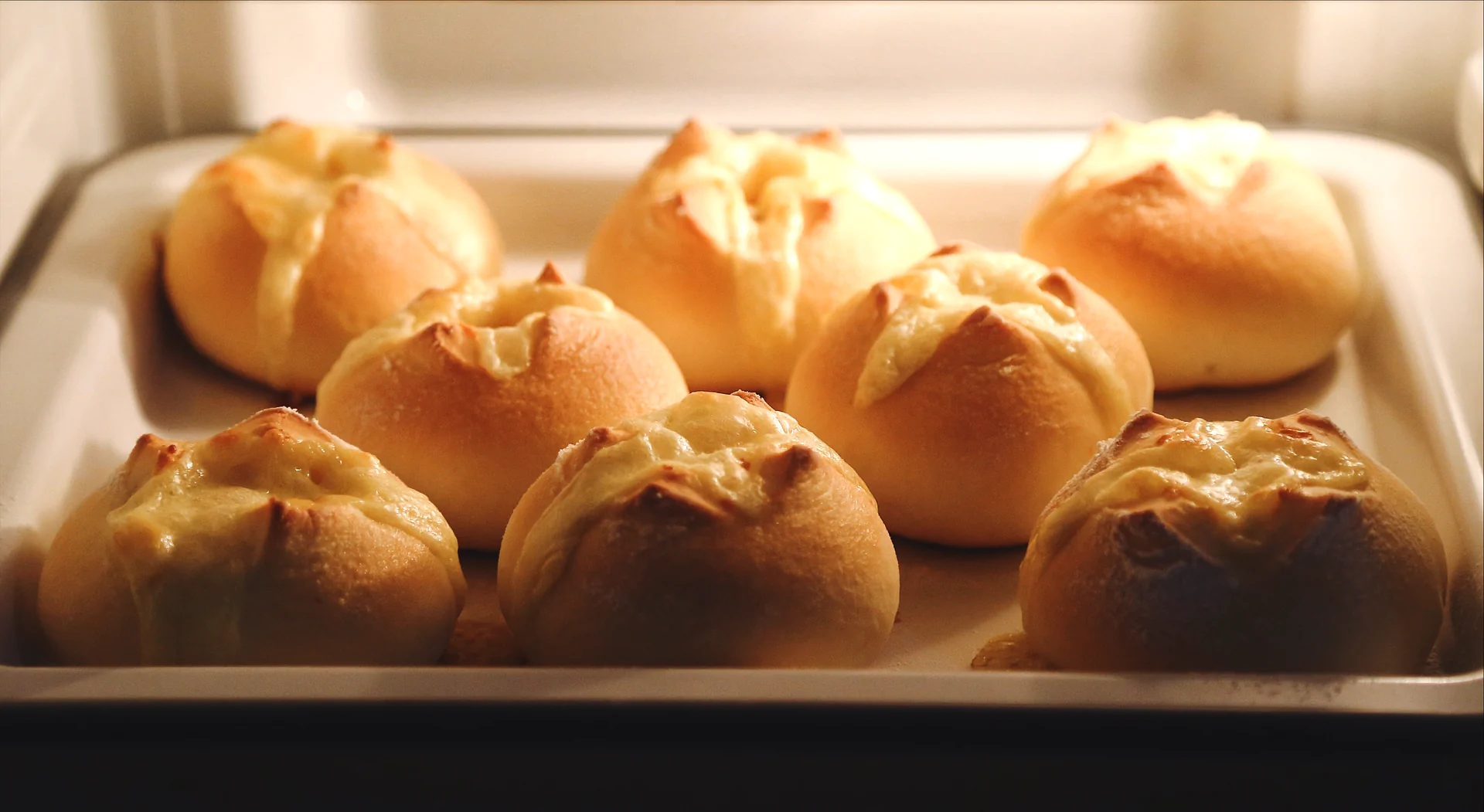 Photo du plat fini de Petits pains au fromage et au bacon [Recette pour four Buydeem]