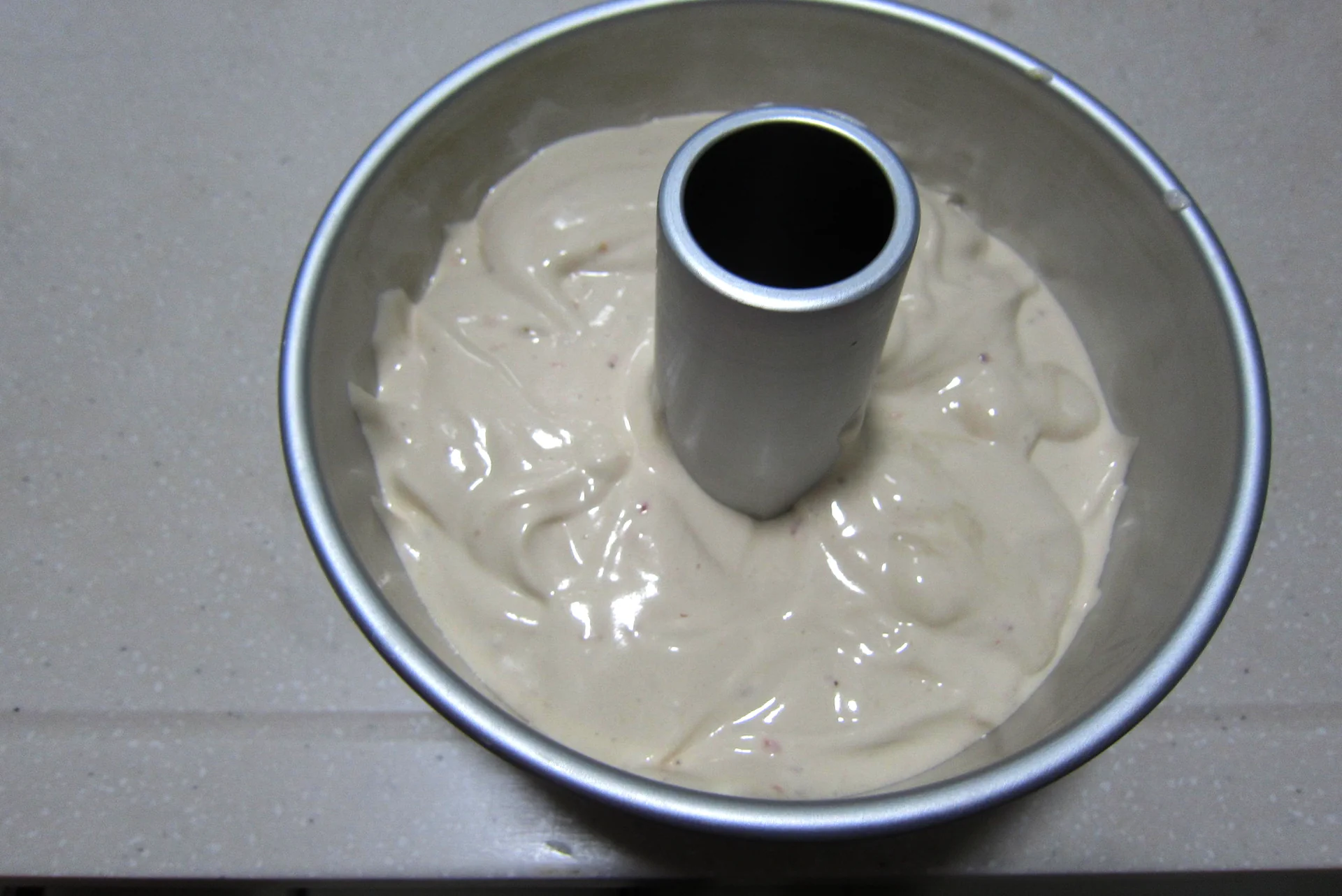 Suave y esponjoso – bizcocho chiffon con mermelada de fresa - Step 11