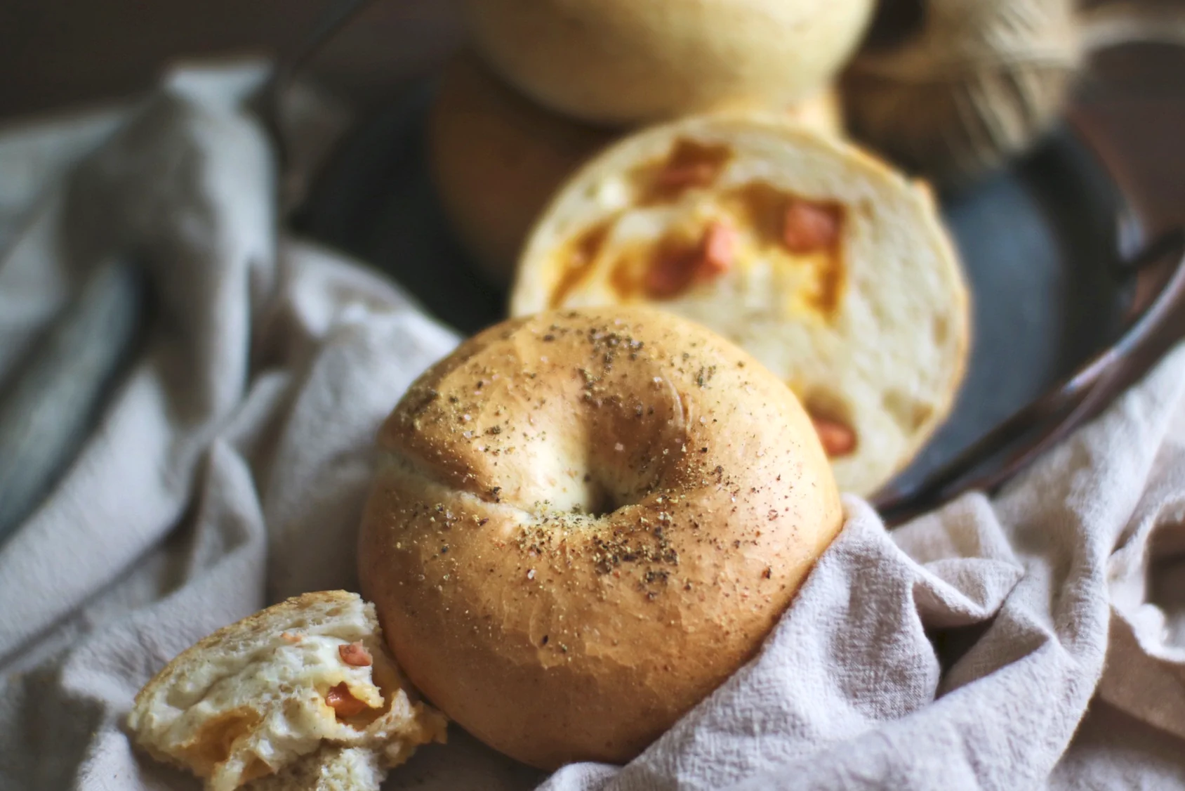 ハムとチーズのベーグル（ブラックペッパー入り） [NorthDingのレシピ]の完成品の写真