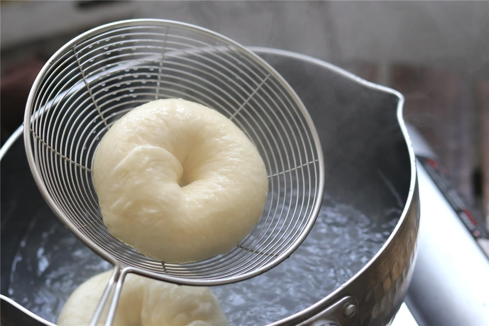 Bagels básicos de leche y bagels con pasta dulce de judías y queso crema - Step 18