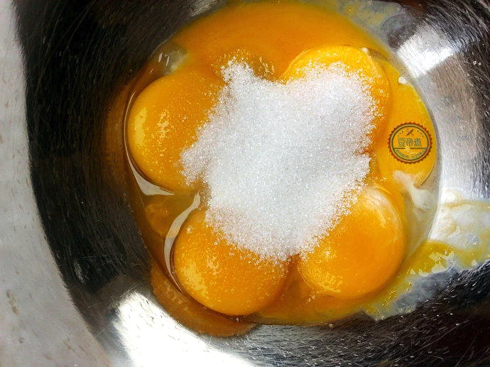 Pastel de bizcocho con arándanos rojos (Chiffon Cake) - Step 1