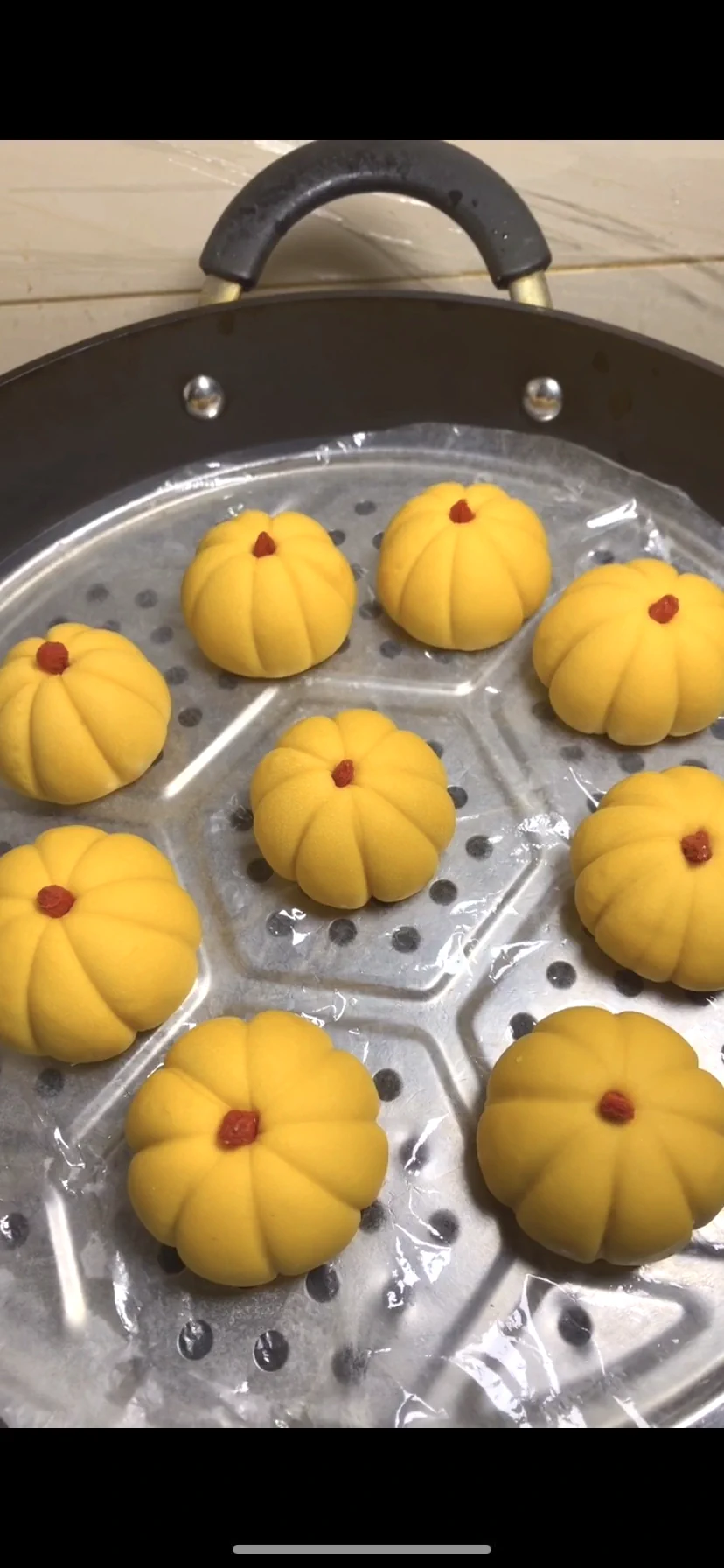 Panecillos al vapor de calabaza de Halloween (con un solo levado): los niños siempre quieren más - Step 12