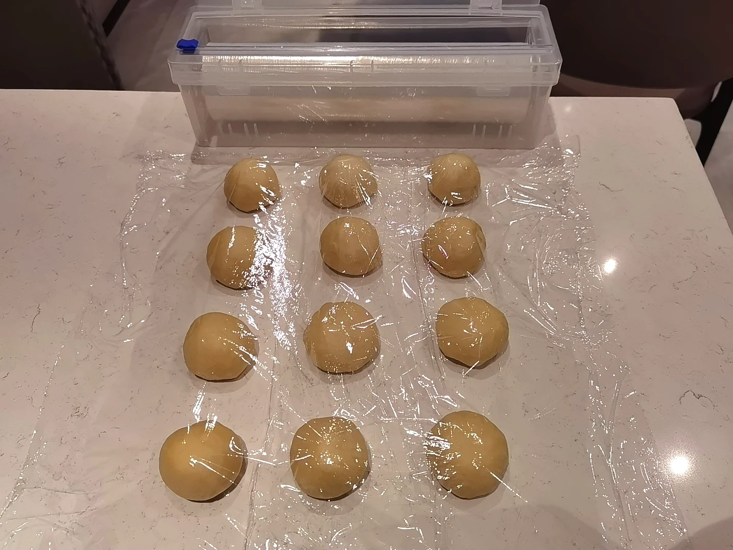 Bonitos y deliciosos panecillos en forma de lazo 🎀 con pasta de judías rojas - Step 7