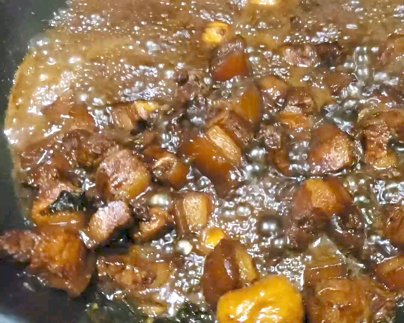 Photo du plat fini de Porc Braisé aux Marrons et Fleur d'Osmanthe (Version Débutant)